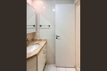 Apartamento para alugar com 72m², 3 quartos e 2 vagas Apartamento para alugar com 72m², 3 quartos e 2 vagasBanheiro Social