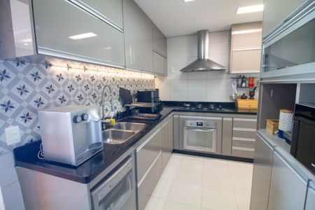 Apartamento à venda com 125m², 3 quartos e 2 vagasCozinha
