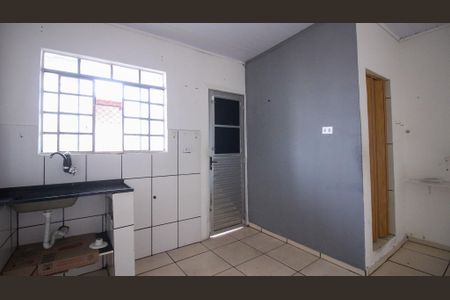 Casa para alugar com 1 quarto, 15m² em Jardim Colorado, São Paulo