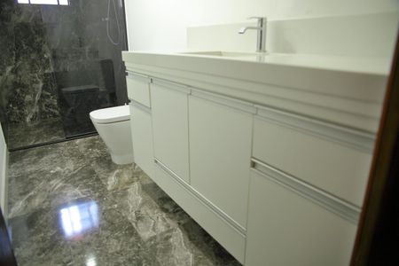 Casa para alugar com 170m², 3 quartos e 3 vagasBanheiro Social 