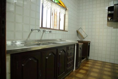 Casa para alugar com 170m², 3 quartos e 3 vagasCozinha 