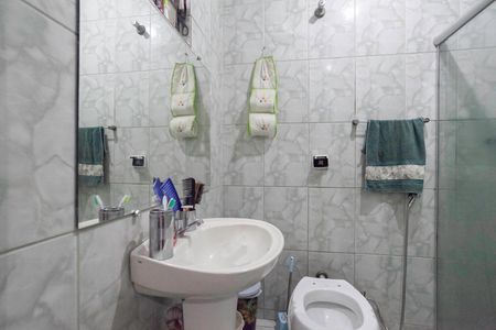 Casa para alugar com 360m², 3 quartos e 4 vagas Casa para alugar com 360m², 3 quartos e 4 vagasBanheiro social