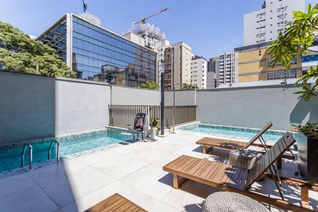 Apartamento à venda com 181m², 3 quartos e 2 vagas Apartamento à venda com 181m², 3 quartos e 2 vagasÁrea comum - Piscina