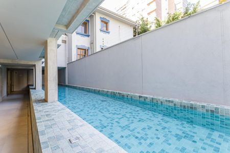 Apartamento à venda com 374m², 3 quartos e 4 vagas Apartamento à venda com 374m², 3 quartos e 4 vagasÁrea comum - Piscina