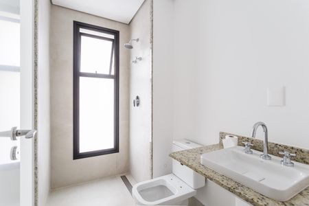 Apartamento à venda com 201m², 4 quartos e 3 vagasBanheiro da Suíte 2