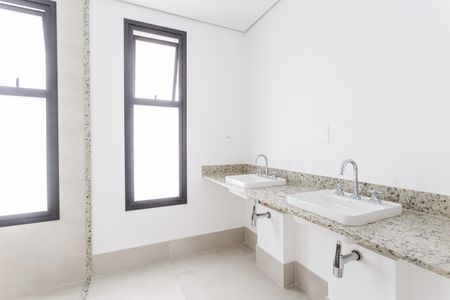 Apartamento à venda com 201m², 4 quartos e 3 vagasBanheiro da Suíte 3