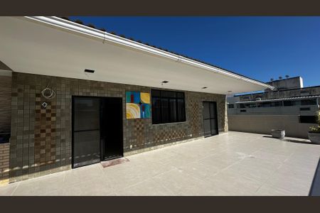 Apartamento à venda com 250m², 4 quartos e 2 vagas Apartamento à venda com 250m², 4 quartos e 2 vagasCobertura