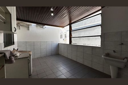 Apartamento à venda com 250m², 4 quartos e 2 vagas Apartamento à venda com 250m², 4 quartos e 2 vagasÁrea de Serviço