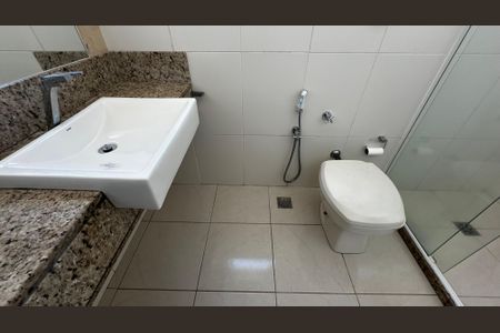 Apartamento à venda com 250m², 4 quartos e 2 vagas Apartamento à venda com 250m², 4 quartos e 2 vagasBanheiro do Quarto 2