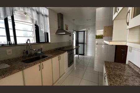 Apartamento à venda com 250m², 4 quartos e 2 vagas Apartamento à venda com 250m², 4 quartos e 2 vagasCozinha