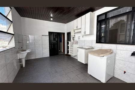 Apartamento à venda com 250m², 4 quartos e 2 vagas Apartamento à venda com 250m², 4 quartos e 2 vagasÁrea de Serviço