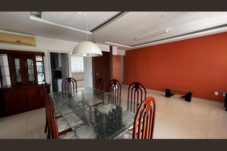 Apartamento à venda com 250m², 4 quartos e 2 vagas Apartamento à venda com 250m², 4 quartos e 2 vagasSala