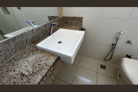 Apartamento à venda com 250m², 4 quartos e 2 vagas Apartamento à venda com 250m², 4 quartos e 2 vagasBanheiro do Quarto 2