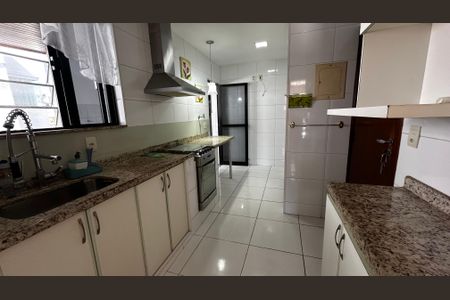 Apartamento à venda com 250m², 4 quartos e 2 vagas Apartamento à venda com 250m², 4 quartos e 2 vagasCozinha