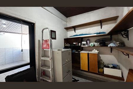 Apartamento à venda com 250m², 4 quartos e 2 vagas Apartamento à venda com 250m², 4 quartos e 2 vagasQuarto de Serviço