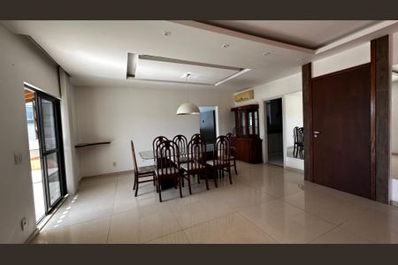 Apartamento à venda com 250m², 4 quartos e 2 vagas Apartamento à venda com 250m², 4 quartos e 2 vagasSala