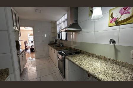 Apartamento à venda com 250m², 4 quartos e 2 vagas Apartamento à venda com 250m², 4 quartos e 2 vagasCozinha