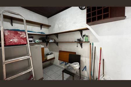 Apartamento à venda com 250m², 4 quartos e 2 vagas Apartamento à venda com 250m², 4 quartos e 2 vagasQuarto de Serviço