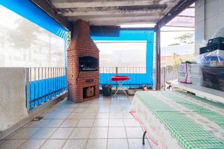 Casa à venda com 210m², 3 quartos e 2 vagas Casa à venda com 210m², 3 quartos e 2 vagasChurrasqueira