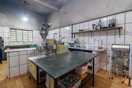 Casa à venda com 210m², 3 quartos e 2 vagas Casa à venda com 210m², 3 quartos e 2 vagasEdícula