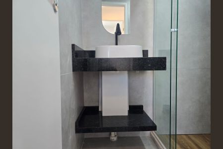 Apartamento à venda com 42m², 2 quartos e 1 vaga Apartamento à venda com 42m², 2 quartos e 1 vagaBanheiro Social