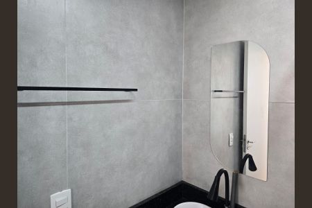 Apartamento à venda com 42m², 2 quartos e 1 vaga Apartamento à venda com 42m², 2 quartos e 1 vagaBanheiro Social