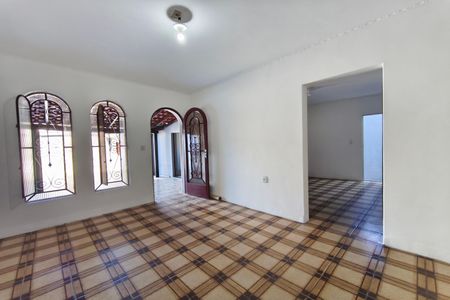 Casa à venda com 387m², 2 quartos e 7 vagas Casa à venda com 387m², 2 quartos e 7 vagasSala