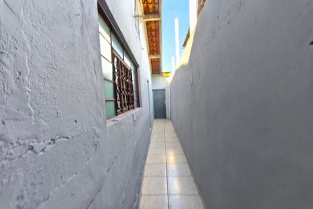 Corredor - Quintal de casa à venda com 2 quartos, 387m² em Jardim Yeda, Campinas