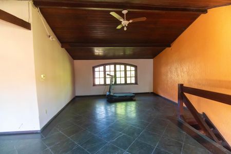 Casa de condomínio à venda com 256m², 4 quartos e 4 vagas Casa de condomínio à venda com 256m², 4 quartos e 4 vagasHall