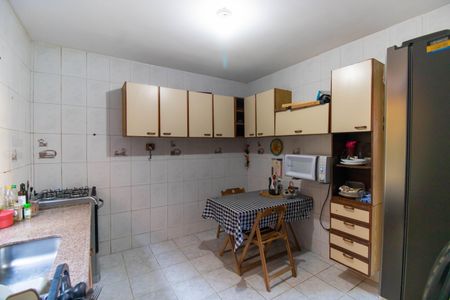 Casa de condomínio à venda com 256m², 4 quartos e 4 vagas Casa de condomínio à venda com 256m², 4 quartos e 4 vagasCozinha