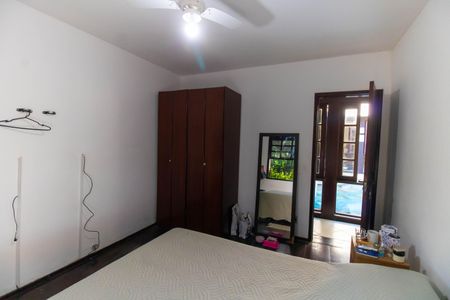 Casa de condomínio à venda com 256m², 4 quartos e 4 vagas Casa de condomínio à venda com 256m², 4 quartos e 4 vagasQuarto 2