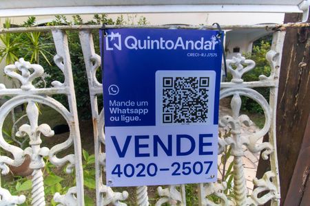 Casa de condomínio à venda com 256m², 4 quartos e 4 vagas Casa de condomínio à venda com 256m², 4 quartos e 4 vagasPlaquinha
