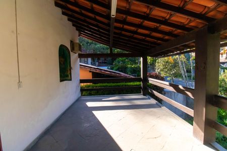 Casa de condomínio à venda com 256m², 4 quartos e 4 vagas Casa de condomínio à venda com 256m², 4 quartos e 4 vagasVaranda