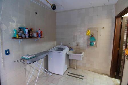 Casa de condomínio à venda com 256m², 4 quartos e 4 vagas Casa de condomínio à venda com 256m², 4 quartos e 4 vagasÁrea de Serviço