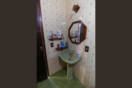 Casa de condomínio à venda com 256m², 4 quartos e 4 vagas Casa de condomínio à venda com 256m², 4 quartos e 4 vagasBanheiro