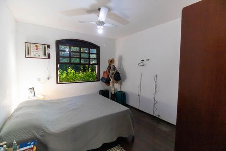 Casa de condomínio à venda com 256m², 4 quartos e 4 vagas Casa de condomínio à venda com 256m², 4 quartos e 4 vagasQuarto 2