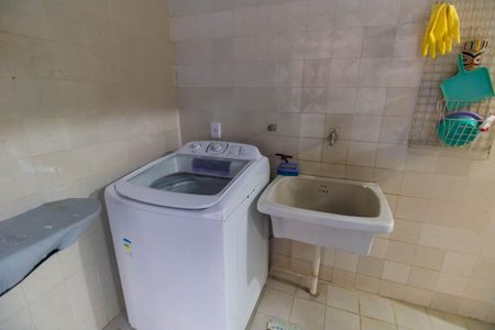 Casa de condomínio à venda com 256m², 4 quartos e 4 vagas Casa de condomínio à venda com 256m², 4 quartos e 4 vagasÁrea de Serviço