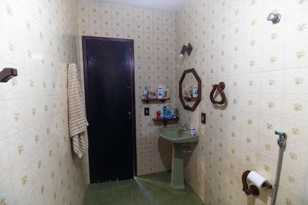 Casa de condomínio à venda com 256m², 4 quartos e 4 vagas Casa de condomínio à venda com 256m², 4 quartos e 4 vagasBanheiro