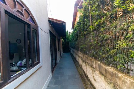 Casa de condomínio à venda com 256m², 4 quartos e 4 vagas Casa de condomínio à venda com 256m², 4 quartos e 4 vagasÁrea externa