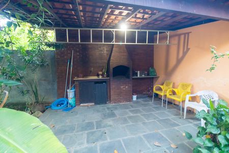 Casa de condomínio à venda com 256m², 4 quartos e 4 vagas Casa de condomínio à venda com 256m², 4 quartos e 4 vagasÁrea externa