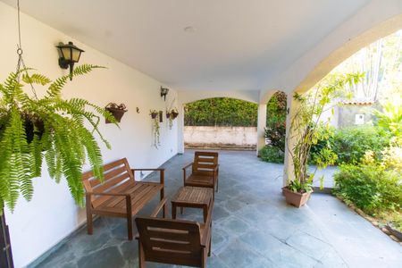 Casa de condomínio à venda com 256m², 4 quartos e 4 vagas Casa de condomínio à venda com 256m², 4 quartos e 4 vagasVaranda da Sala