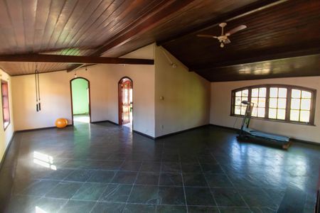 Casa de condomínio à venda com 256m², 4 quartos e 4 vagas Casa de condomínio à venda com 256m², 4 quartos e 4 vagasHall