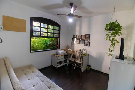 Casa de condomínio à venda com 256m², 4 quartos e 4 vagas Casa de condomínio à venda com 256m², 4 quartos e 4 vagasQuarto 1