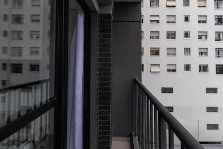 Apartamento à venda com 28m², 1 quarto e sem vaga Apartamento à venda com 28m², 1 quarto e sem vagaVaranda