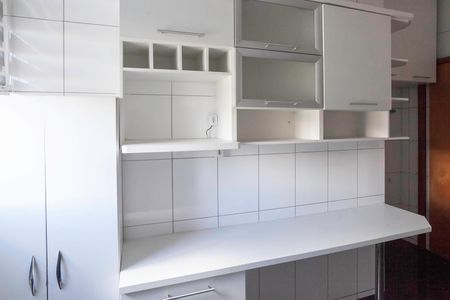 Apartamento para alugar com 160m², 4 quartos e 2 vagas Apartamento para alugar com 160m², 4 quartos e 2 vagasCozinha e Área de Serviço