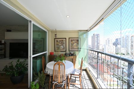 Apartamento à venda com 123m², 3 quartos e 3 vagasVaranda