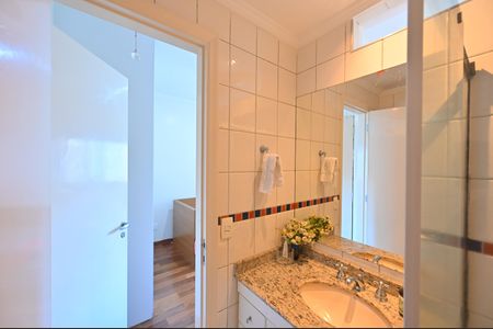 Apartamento à venda com 123m², 3 quartos e 3 vagasBanheiro da Suíte 2