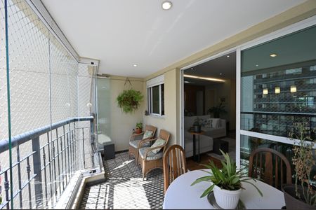 Apartamento à venda com 123m², 3 quartos e 3 vagasVaranda