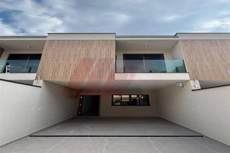 Casa à venda com 110m², 3 quartos e 2 vagas