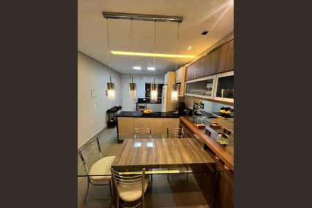 Casa à venda com 118m², 3 quartos e 2 vagasCOZINHA